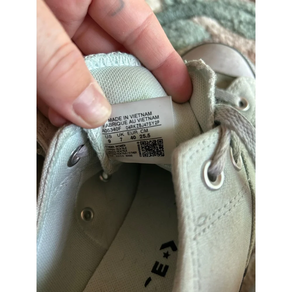 Converse light green size 9W